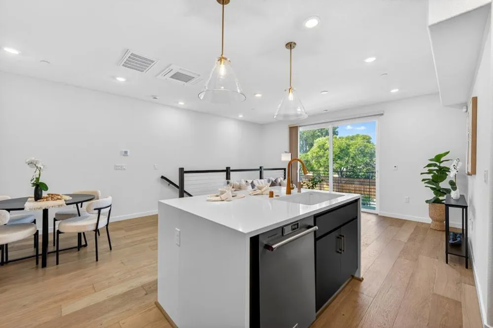 827 Redberry Way San Jose, CA 95117
