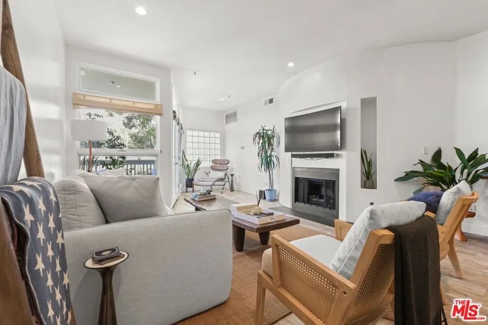 2913 3rd Street #306 Santa Monica, CA 90405