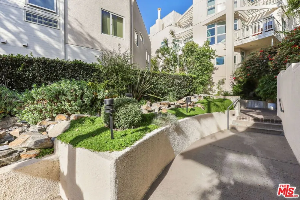 2913 3rd Street #306 Santa Monica, CA 90405