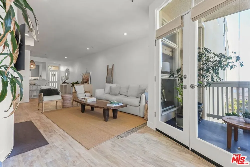 2913 3rd Street #306 Santa Monica, CA 90405