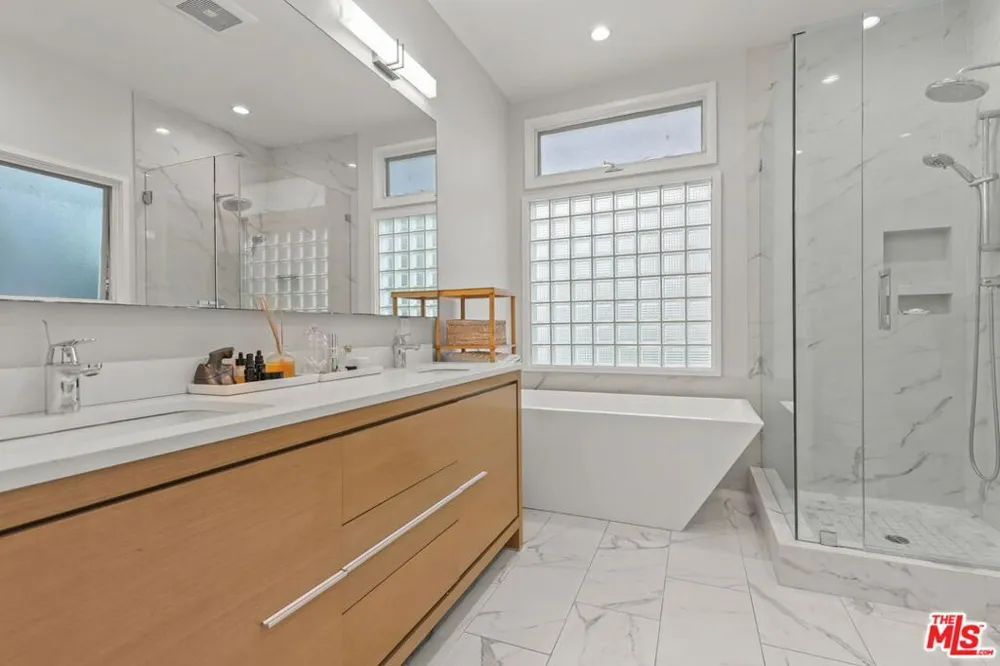 2913 3rd Street #306 Santa Monica, CA 90405