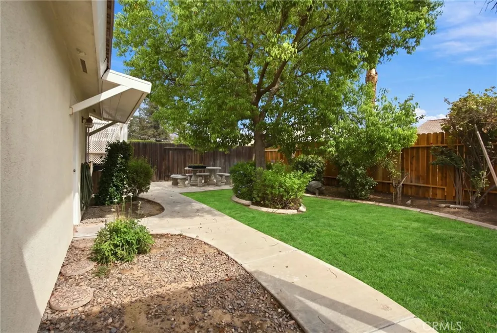 10019 Laurel Park Bakersfield, CA 93312