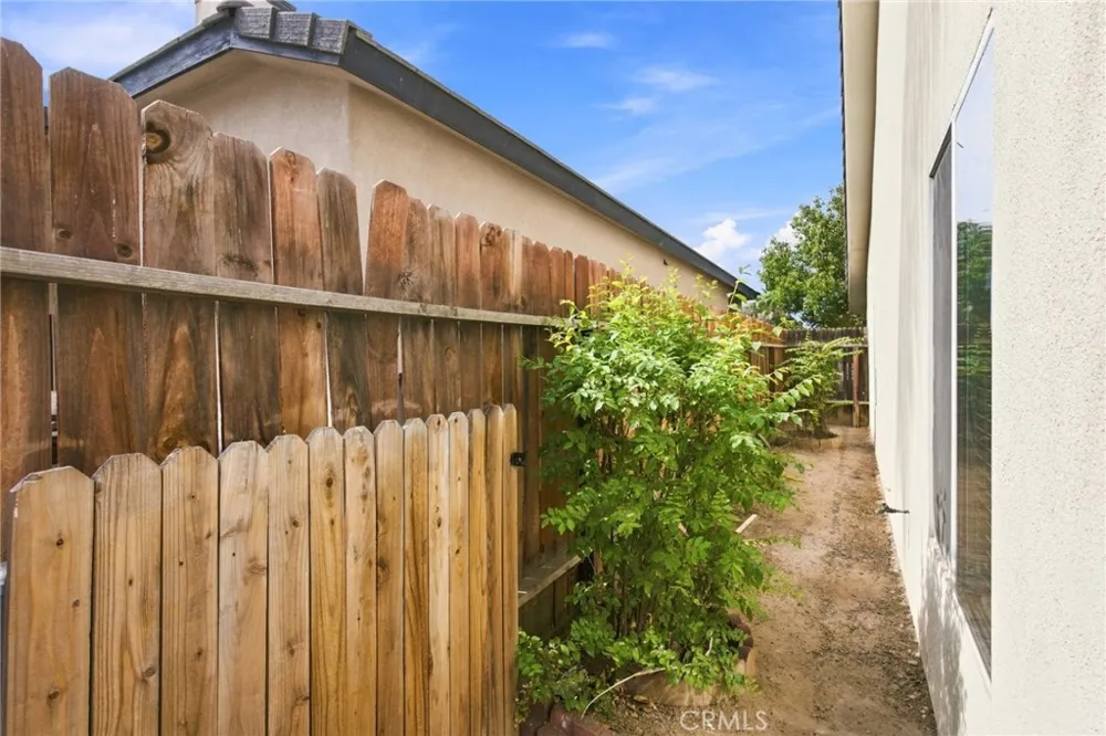 10019 Laurel Park Bakersfield, CA 93312