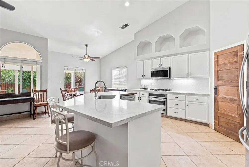 10019 Laurel Park Bakersfield, CA 93312