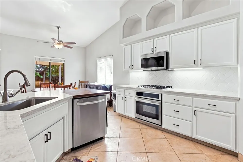 10019 Laurel Park Bakersfield, CA 93312