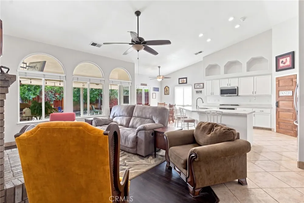 10019 Laurel Park Bakersfield, CA 93312