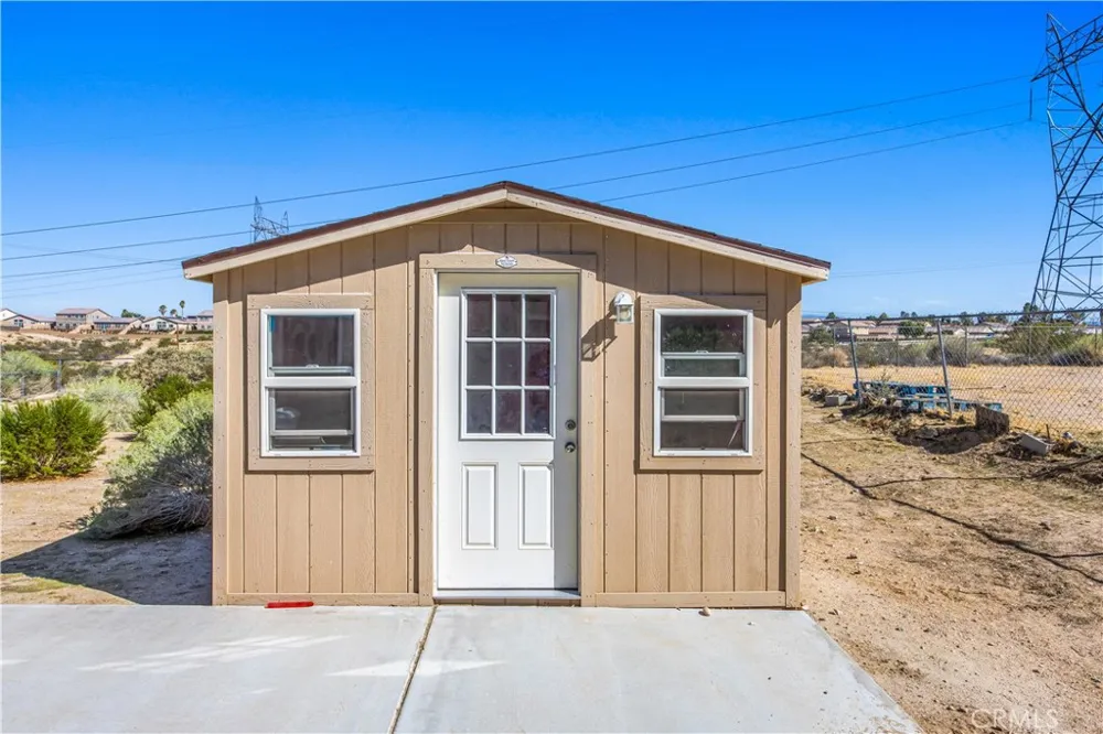 16337 Llanada Victorville, CA 92394