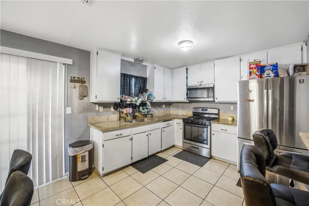16337 Llanada Victorville, CA 92394