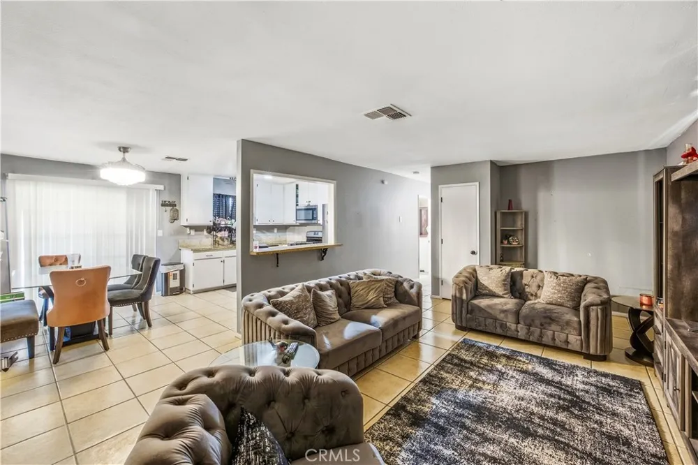 16337 Llanada Victorville, CA 92394