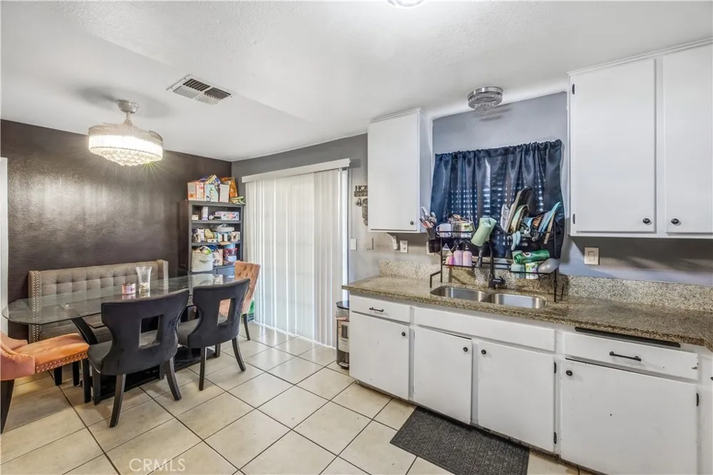 16337 Llanada Victorville, CA 92394
