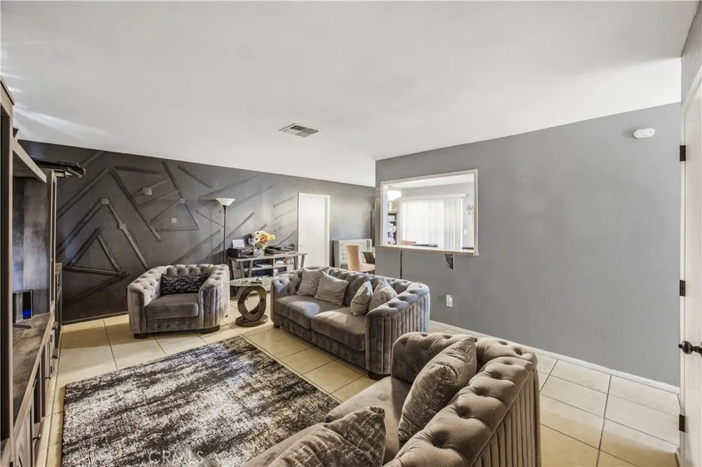 16337 Llanada Victorville, CA 92394