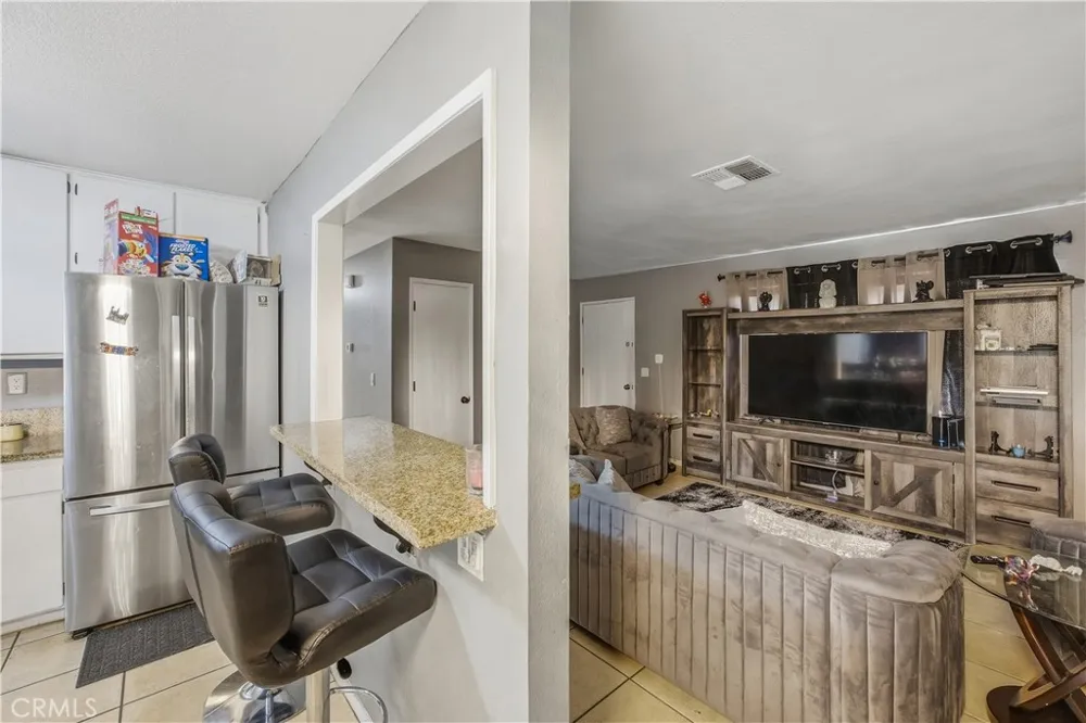16337 Llanada Victorville, CA 92394