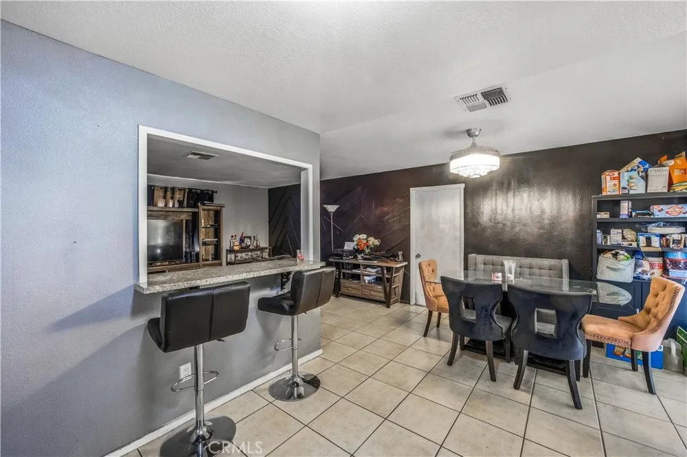 16337 Llanada Victorville, CA 92394