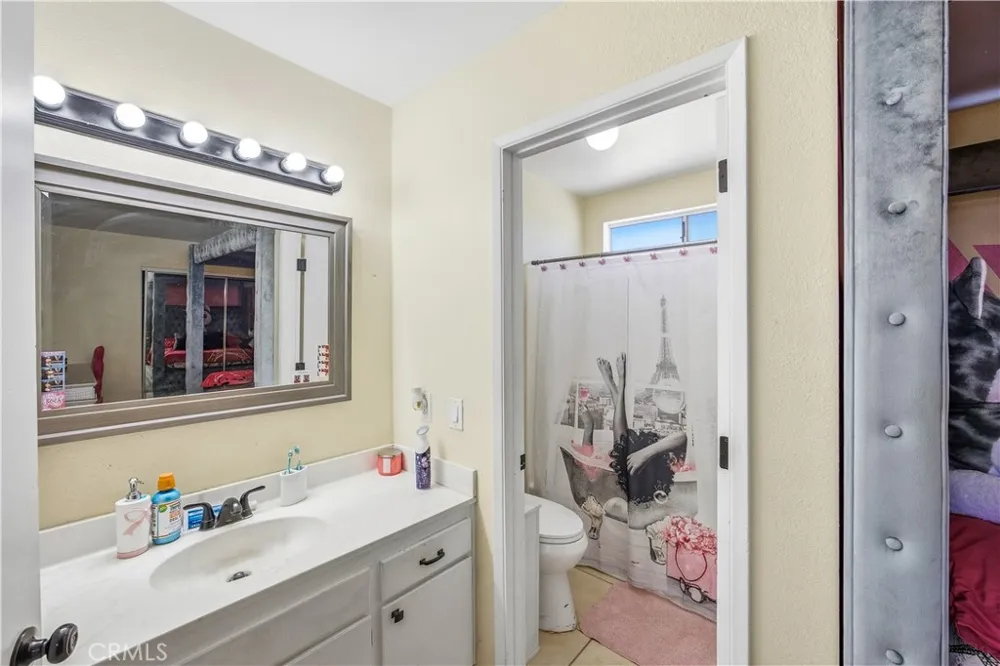 16337 Llanada Victorville, CA 92394