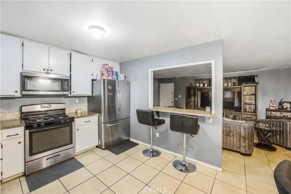 16337 Llanada Victorville, CA 92394