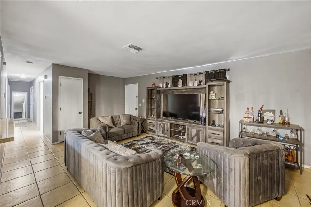 16337 Llanada Victorville, CA 92394