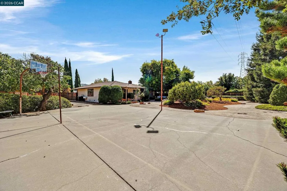 2548 Casa Grande Ct Walnut Creek, CA 94598