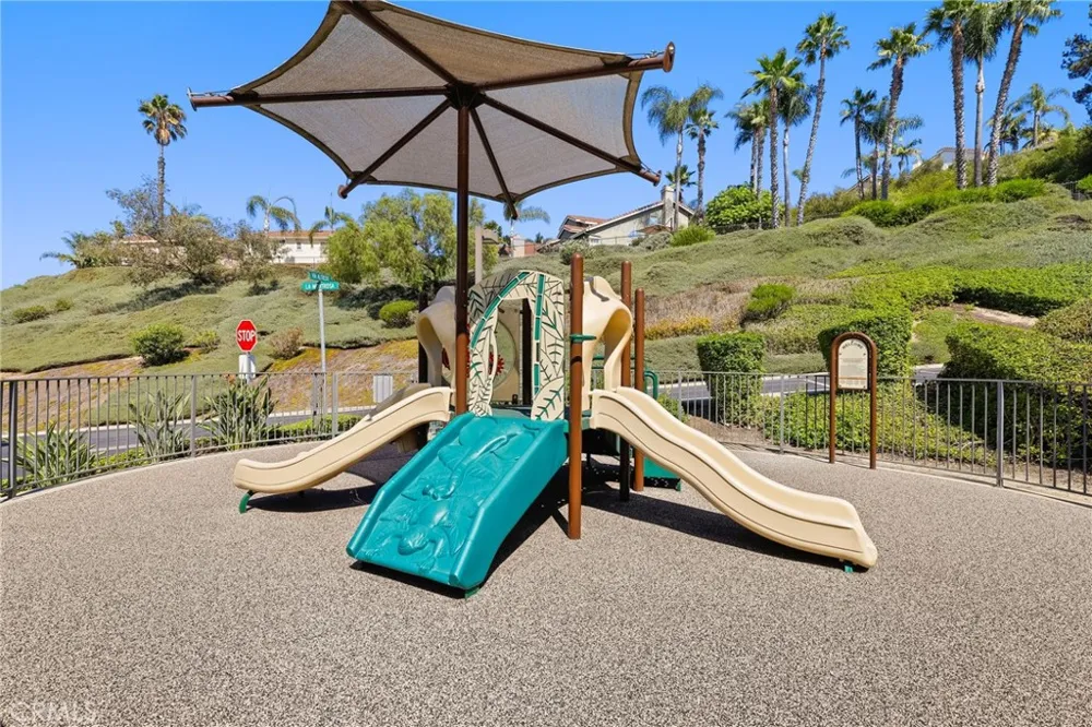 28815 El Adolfo Laguna Niguel, CA 92677