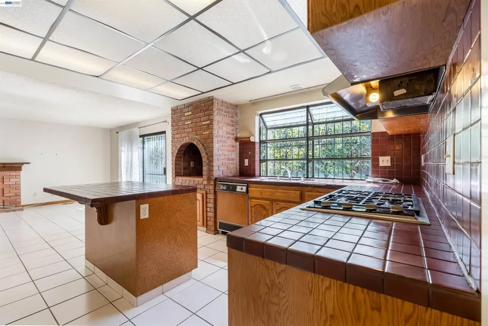 880 Los Positos Milpitas, CA 95035
