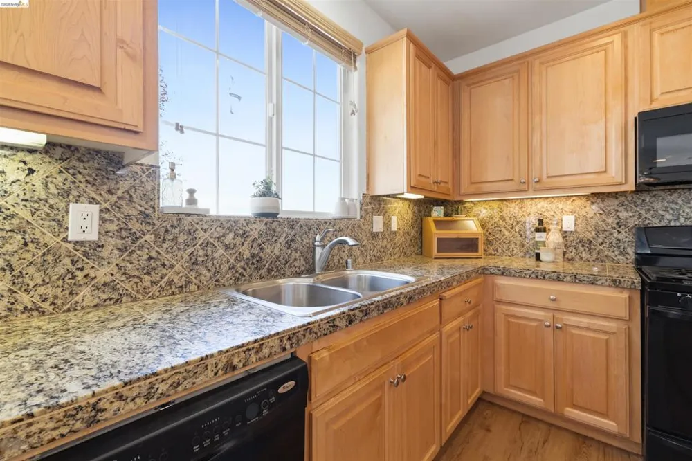9569 California Oak Cir Patterson, CA 95363