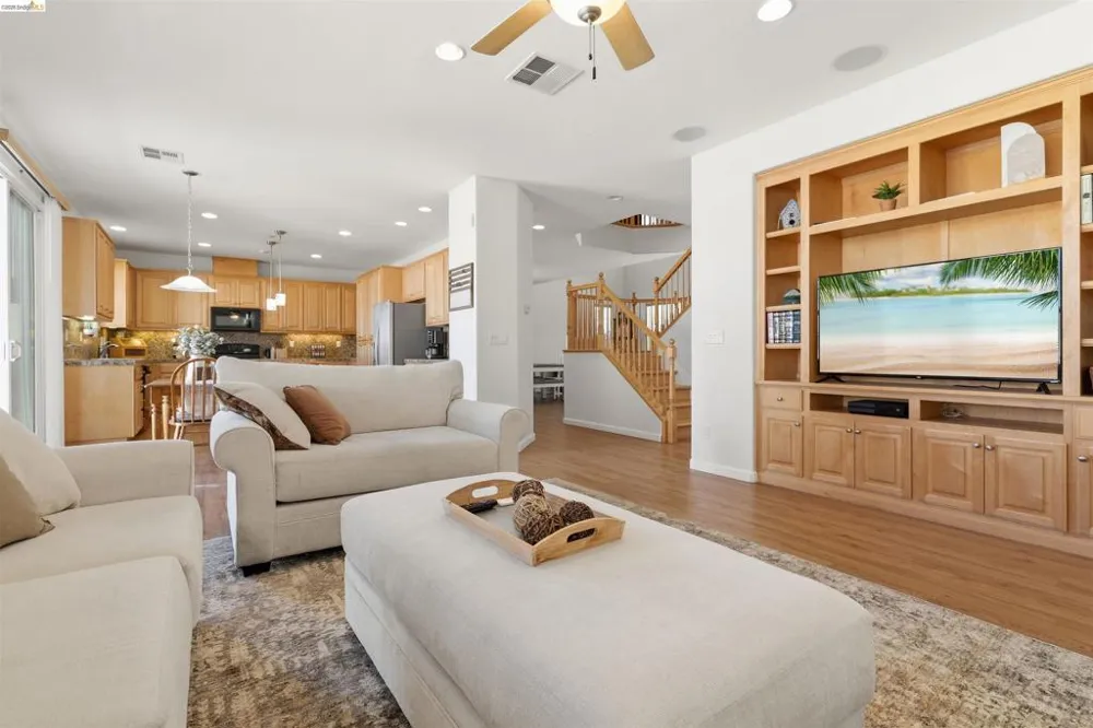 9569 California Oak Cir Patterson, CA 95363