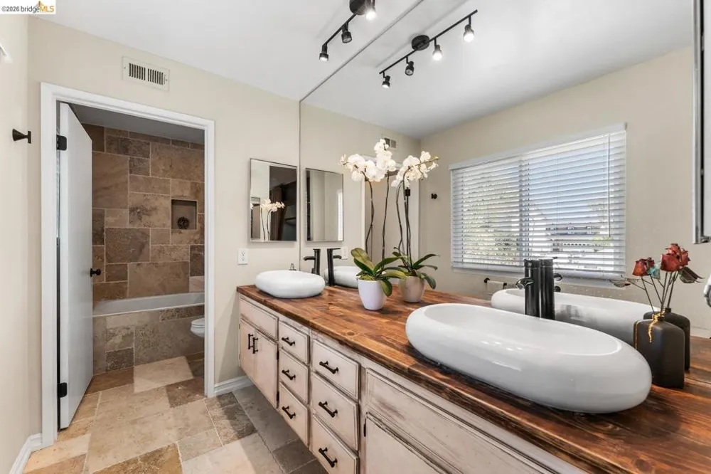 11707 Garrick AVE Sylmar, CA 91342