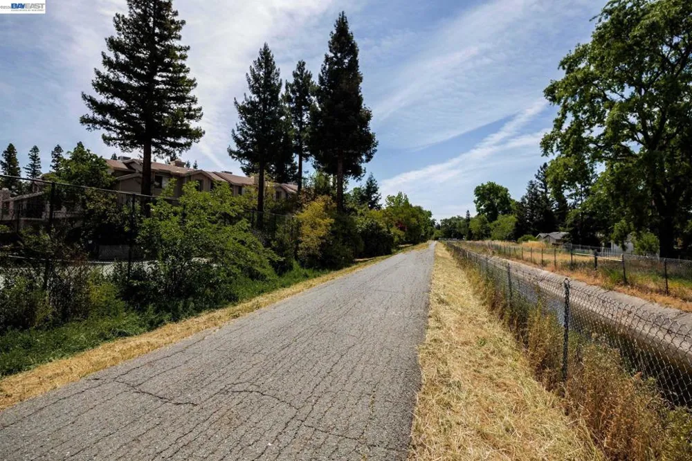 1655 Geary Rd #21 Walnut Creek, CA 94597