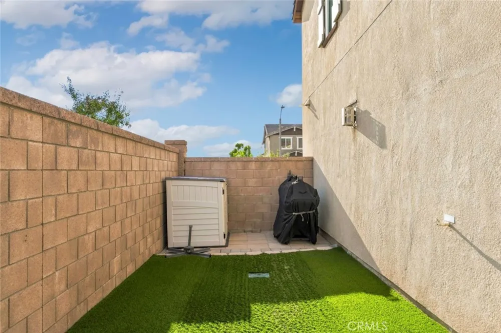 6389 Bluestone Way Fontana, CA 92336