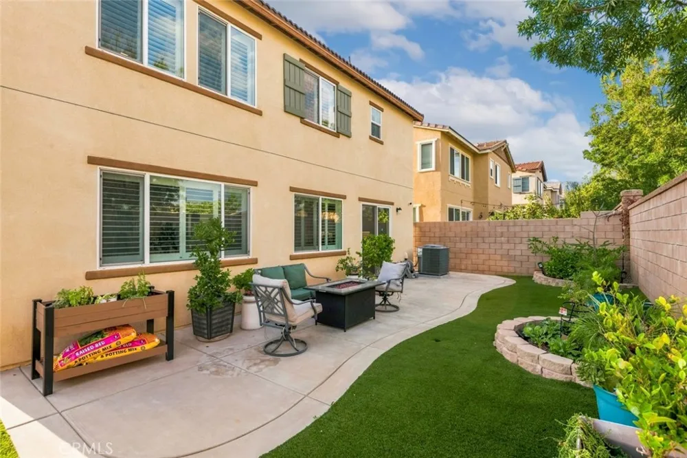 6389 Bluestone Way Fontana, CA 92336