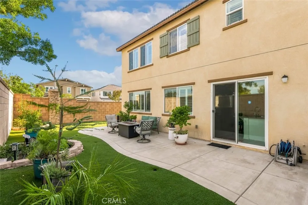 6389 Bluestone Way Fontana, CA 92336