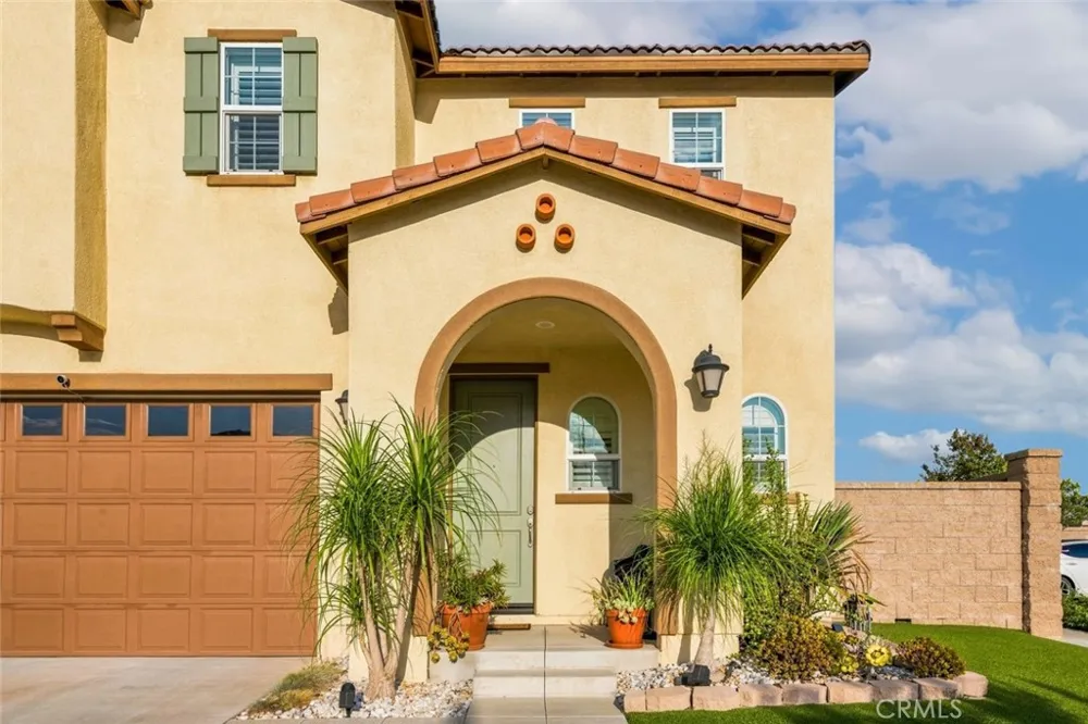 6389 Bluestone Way Fontana, CA 92336