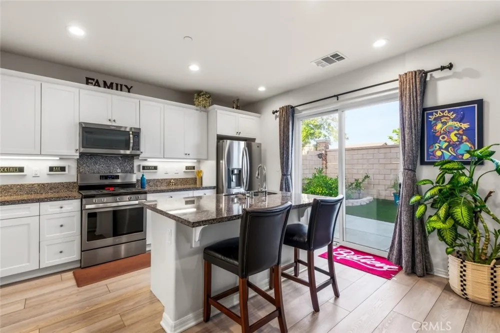 6389 Bluestone Way Fontana, CA 92336