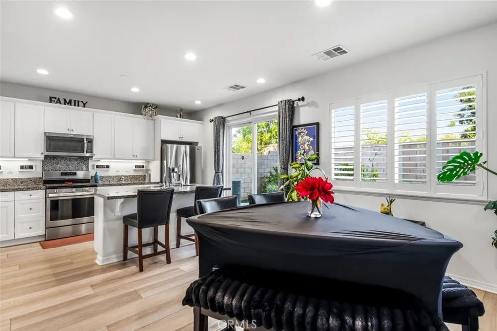 6389 Bluestone Way Fontana, CA 92336