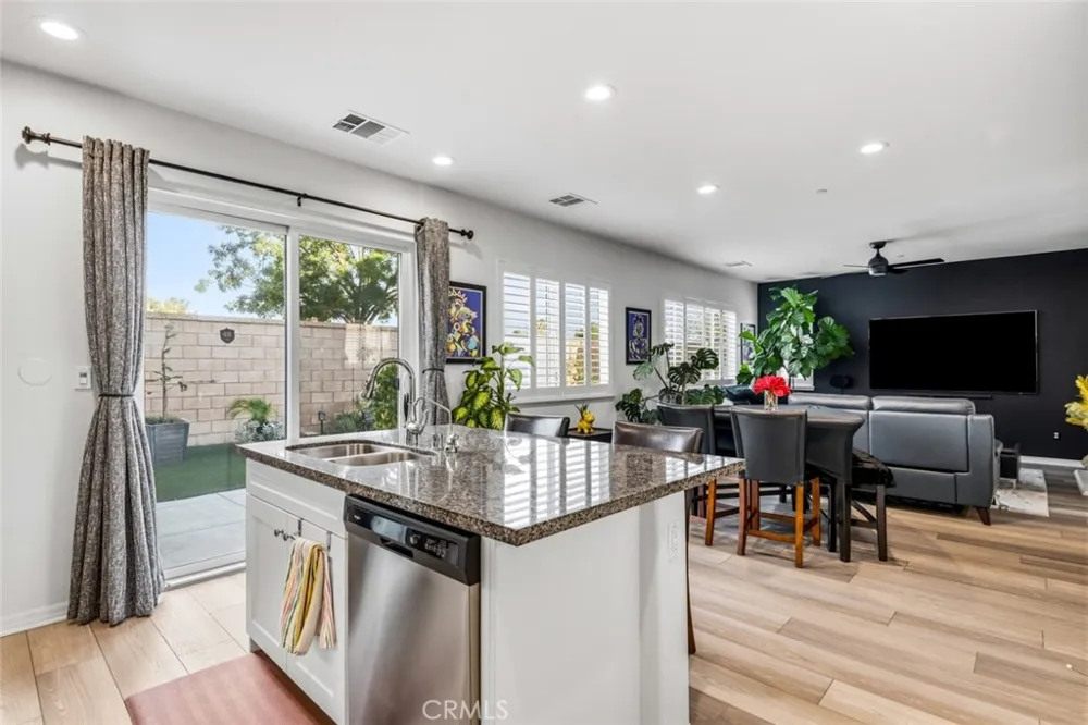 6389 Bluestone Way Fontana, CA 92336