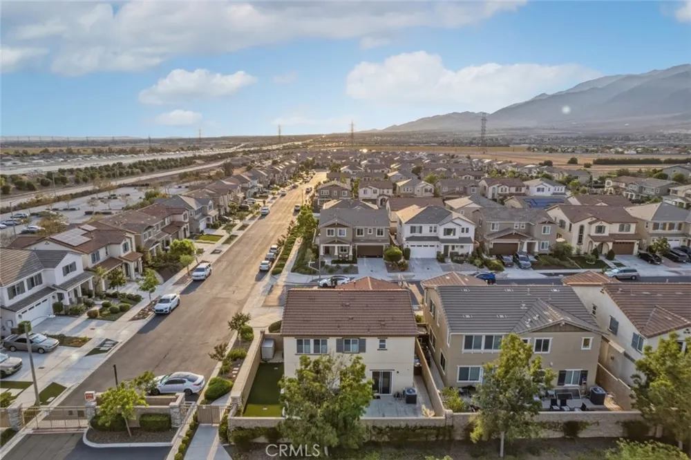 6389 Bluestone Way Fontana, CA 92336