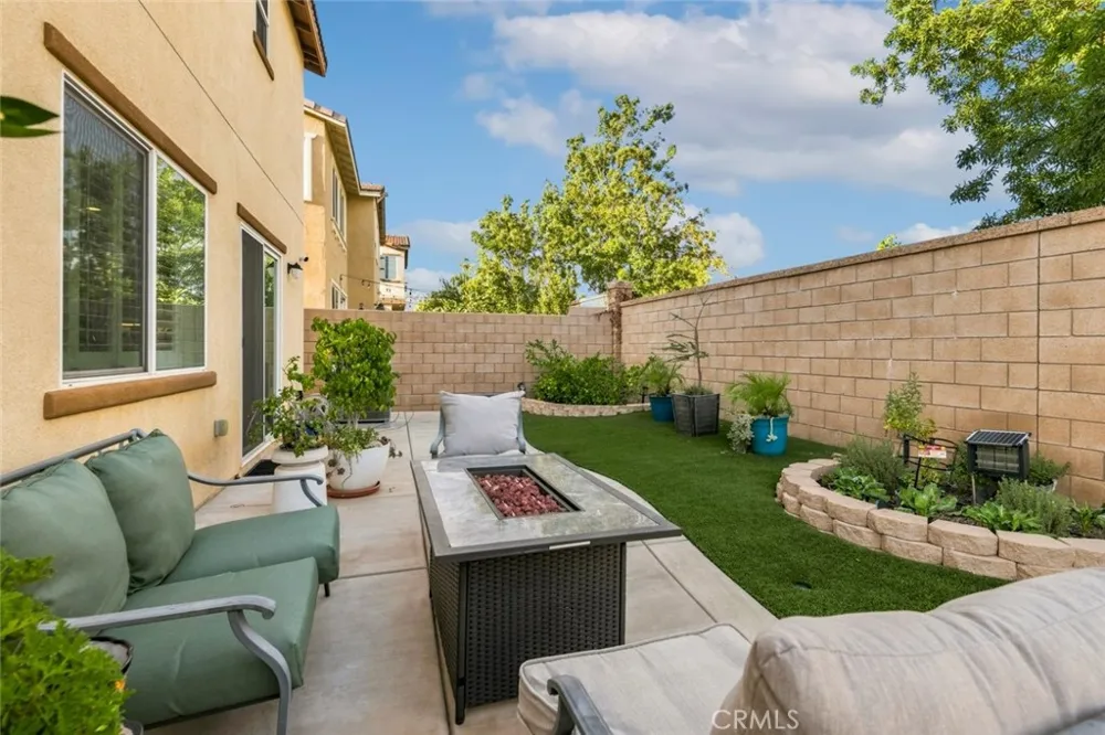 6389 Bluestone Way Fontana, CA 92336