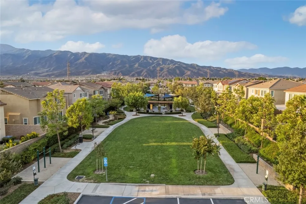 6389 Bluestone Way Fontana, CA 92336