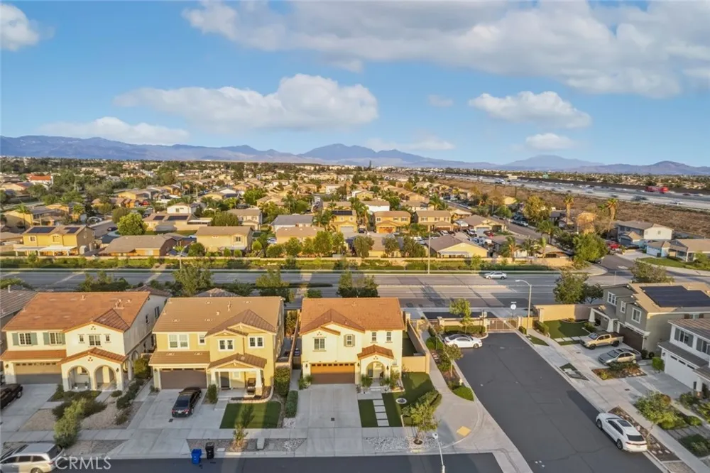 6389 Bluestone Way Fontana, CA 92336