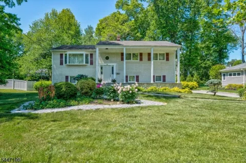 57 Robbins Ave