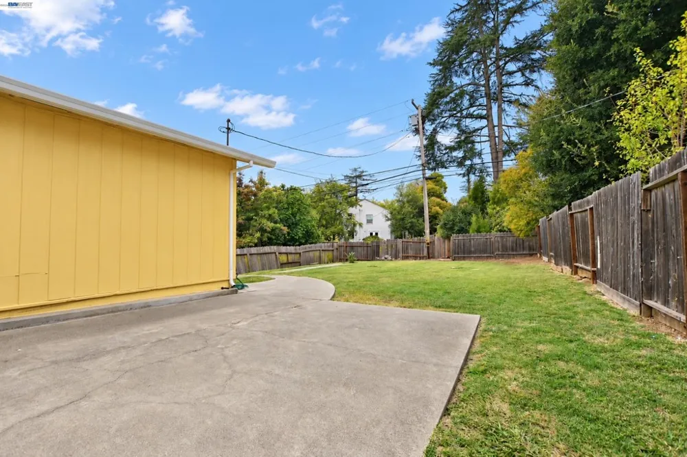 233 Fairmont Ave Vallejo, CA 94590