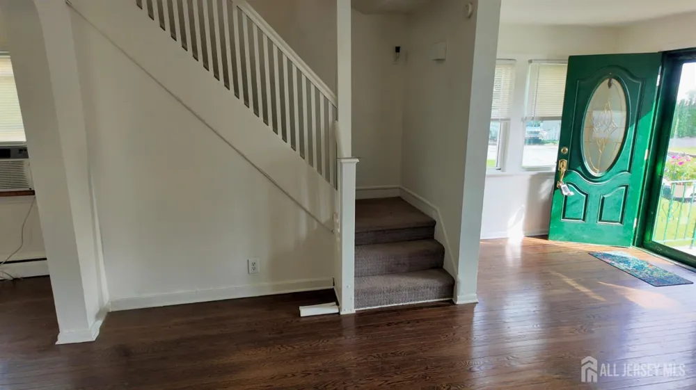 1142 Woodmere Drive Keyport, NJ 07735