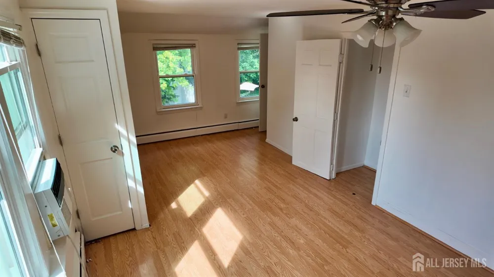 1142 Woodmere Drive Keyport, NJ 07735