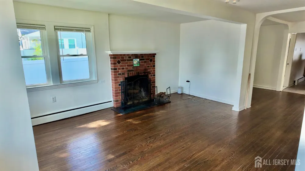 1142 Woodmere Drive Keyport, NJ 07735