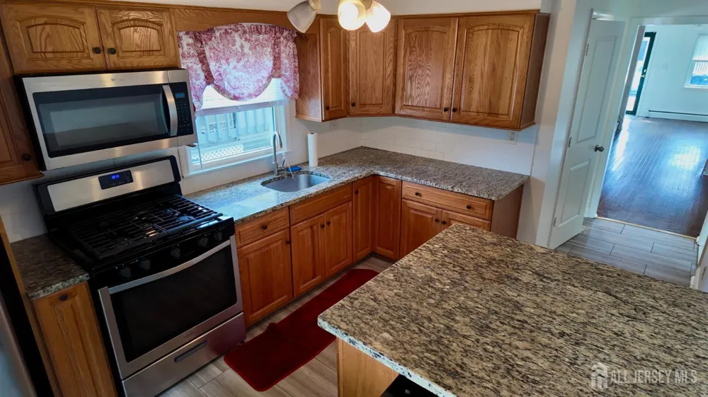 1142 Woodmere Drive Keyport, NJ 07735