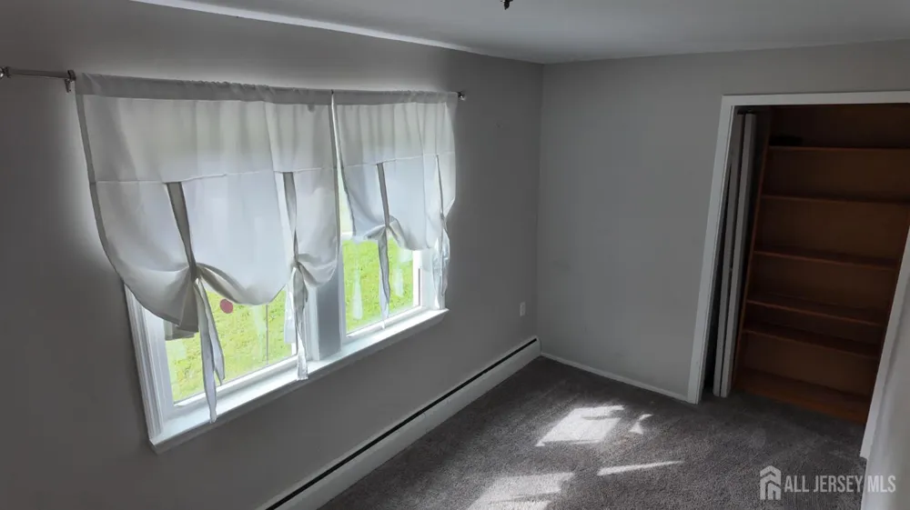 1142 Woodmere Drive Keyport, NJ 07735