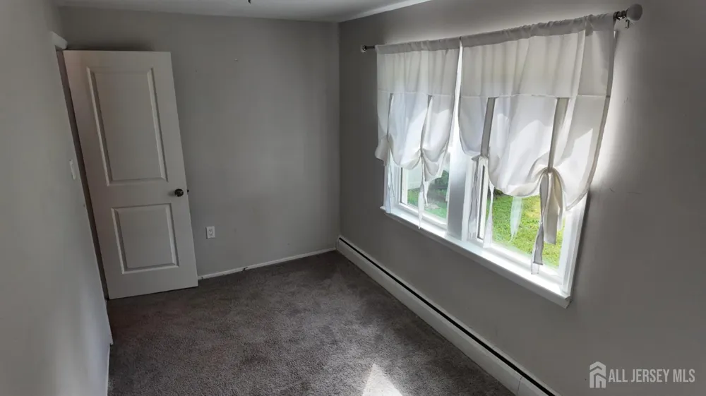 1142 Woodmere Drive Keyport, NJ 07735