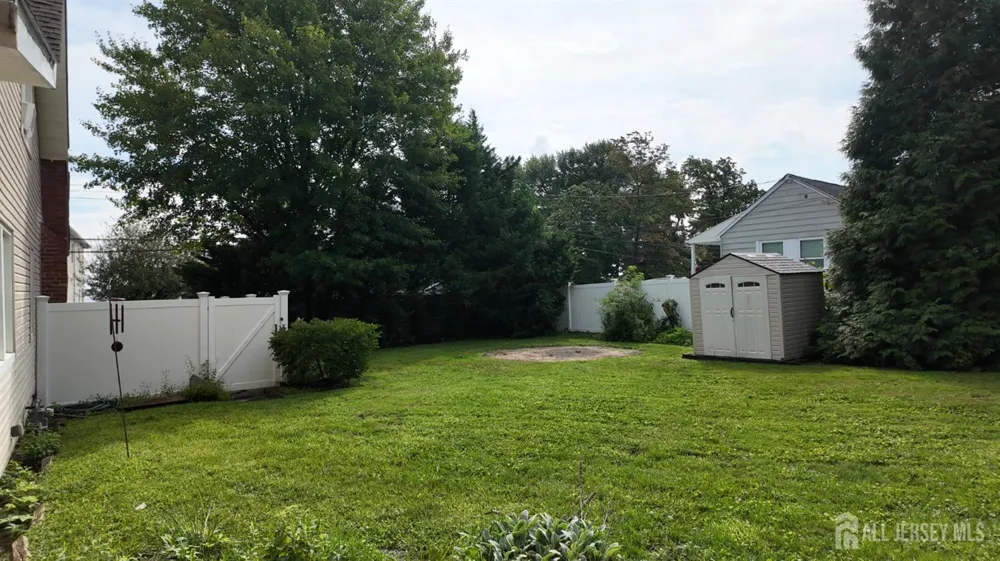 1142 Woodmere Drive Keyport, NJ 07735