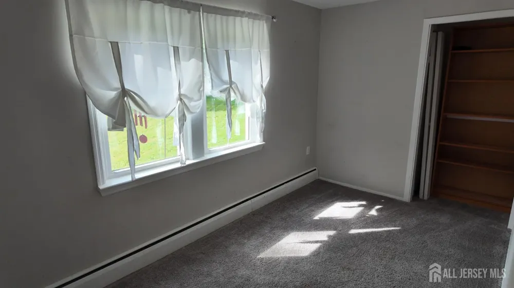 1142 Woodmere Drive Keyport, NJ 07735