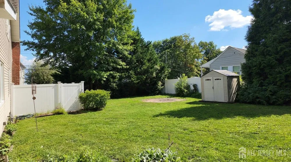 1142 Woodmere Drive Keyport, NJ 07735