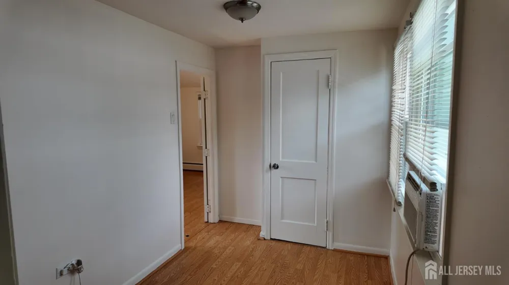 1142 Woodmere Drive Keyport, NJ 07735